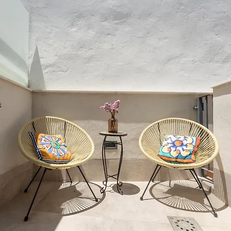 Casa Senorial Del Siglo XVIII Aparthotel Seville Exterior photo